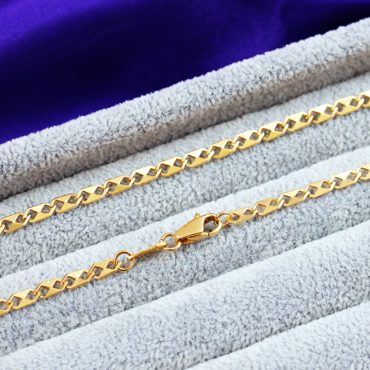 A Slinky Retro Link 18ct Gold Chain Necklace