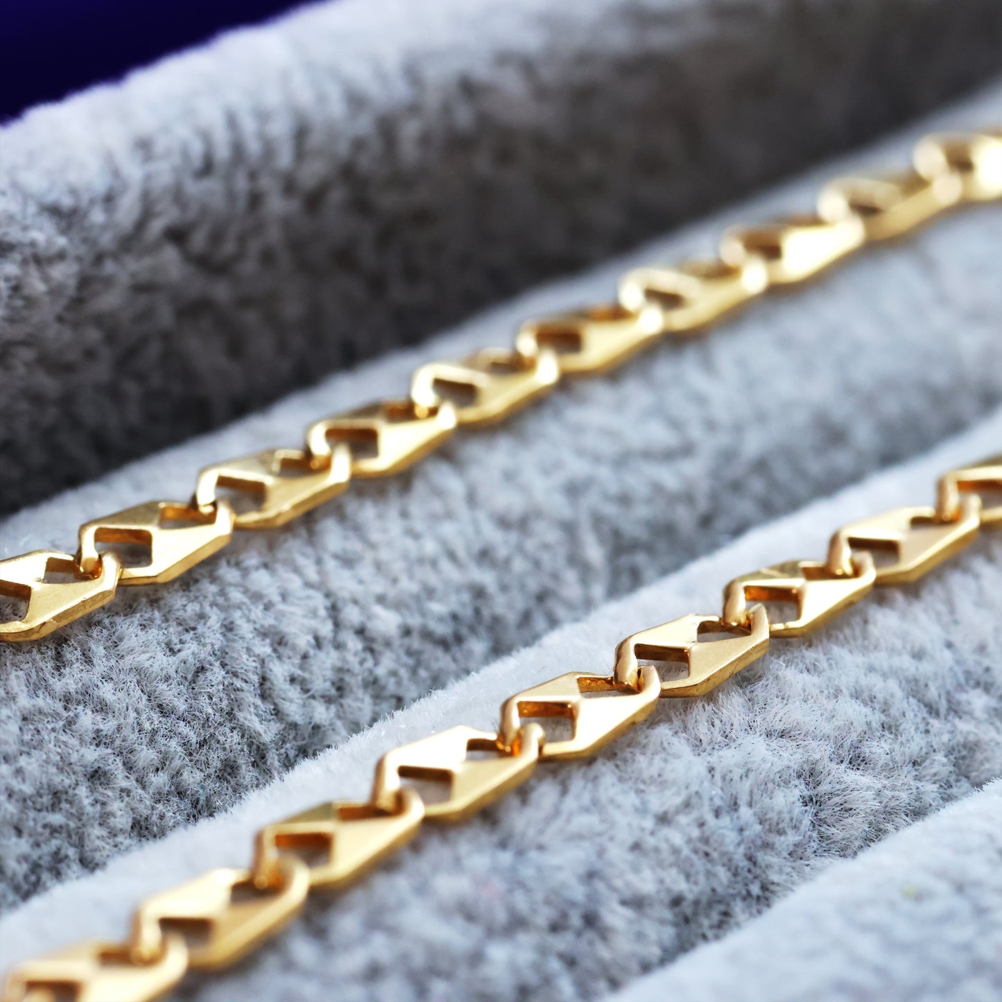 A Slinky Retro Link 18ct Gold Chain Necklace