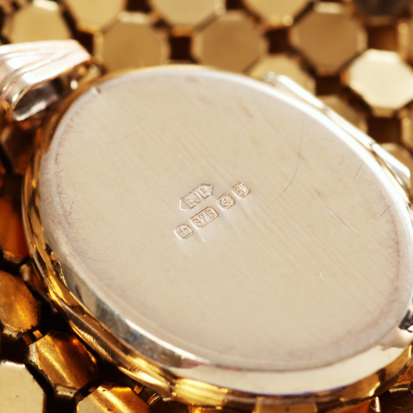 Cute 1992 Oval Shaped Gold Locket