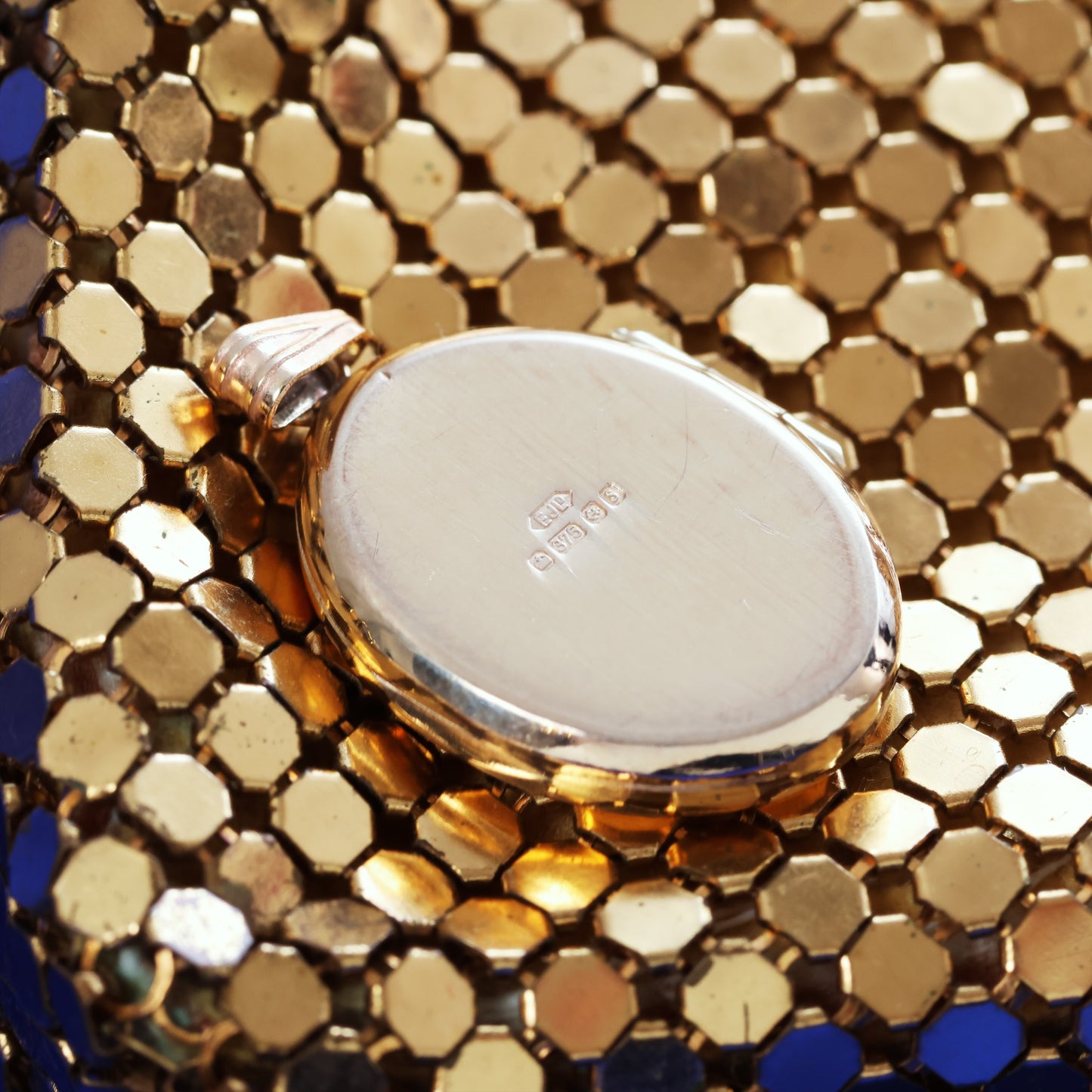 Cute 1992 Oval Shaped Gold Locket