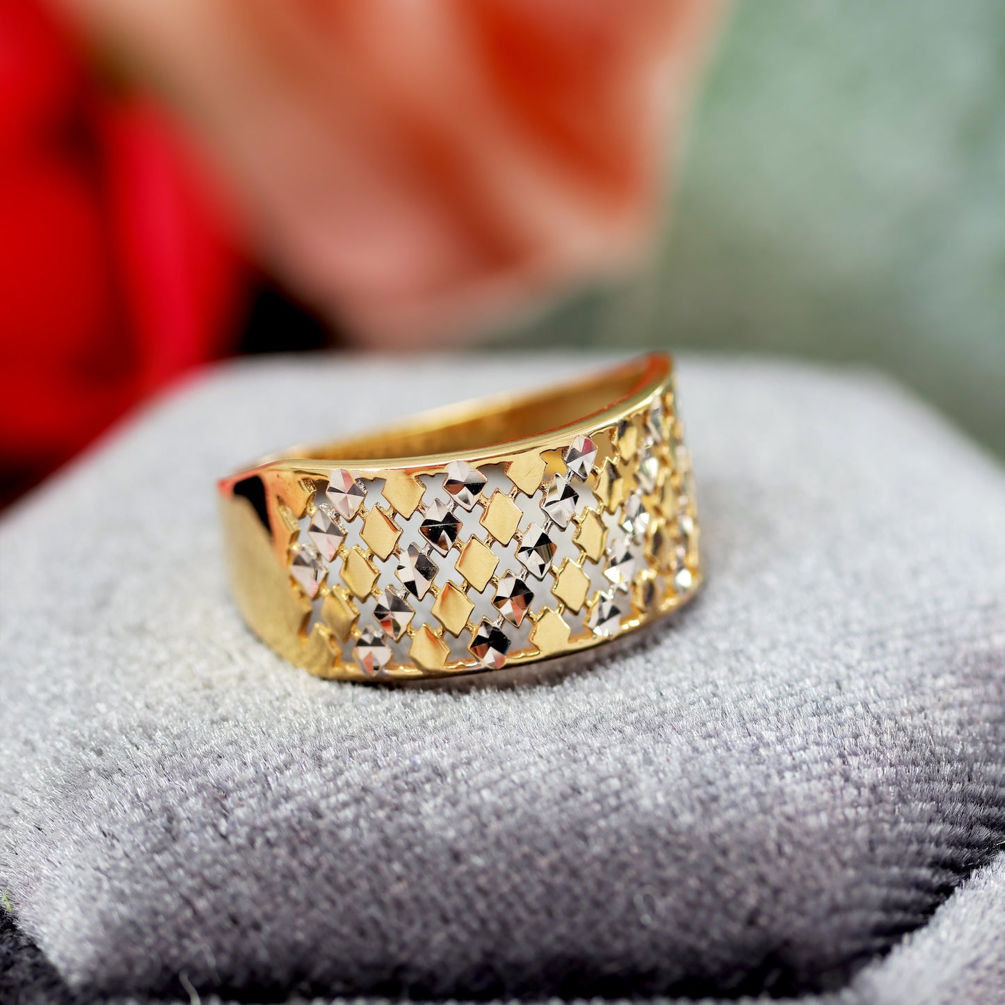 D124-VINTAGE-1970'S-ITALIAN-10CT-YELLOW-WHITE-GOLD-BAND-RING-FASHION-01