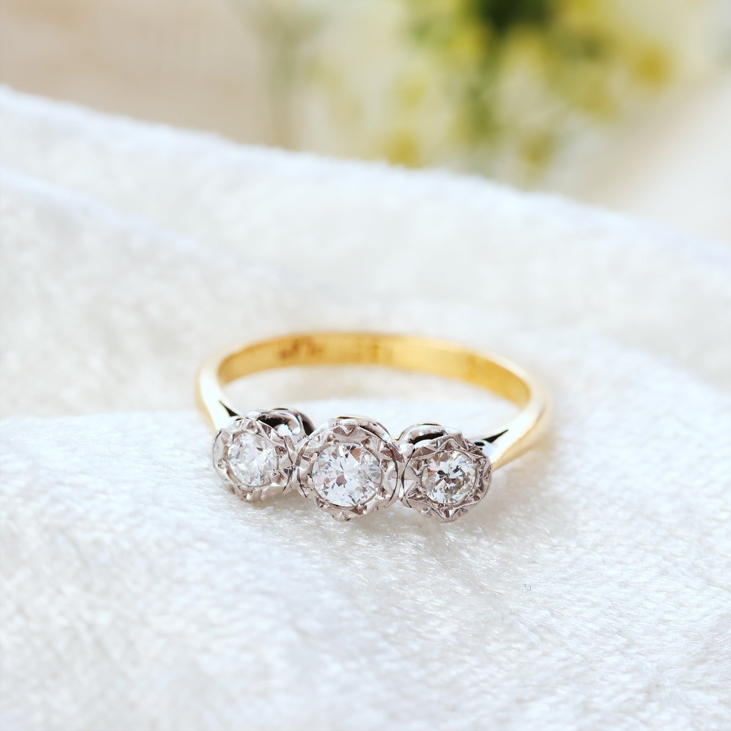 D127-VINTAGE-DIAMOND-ENGAGEMENT-TRILOGY-RING-GOLD-02