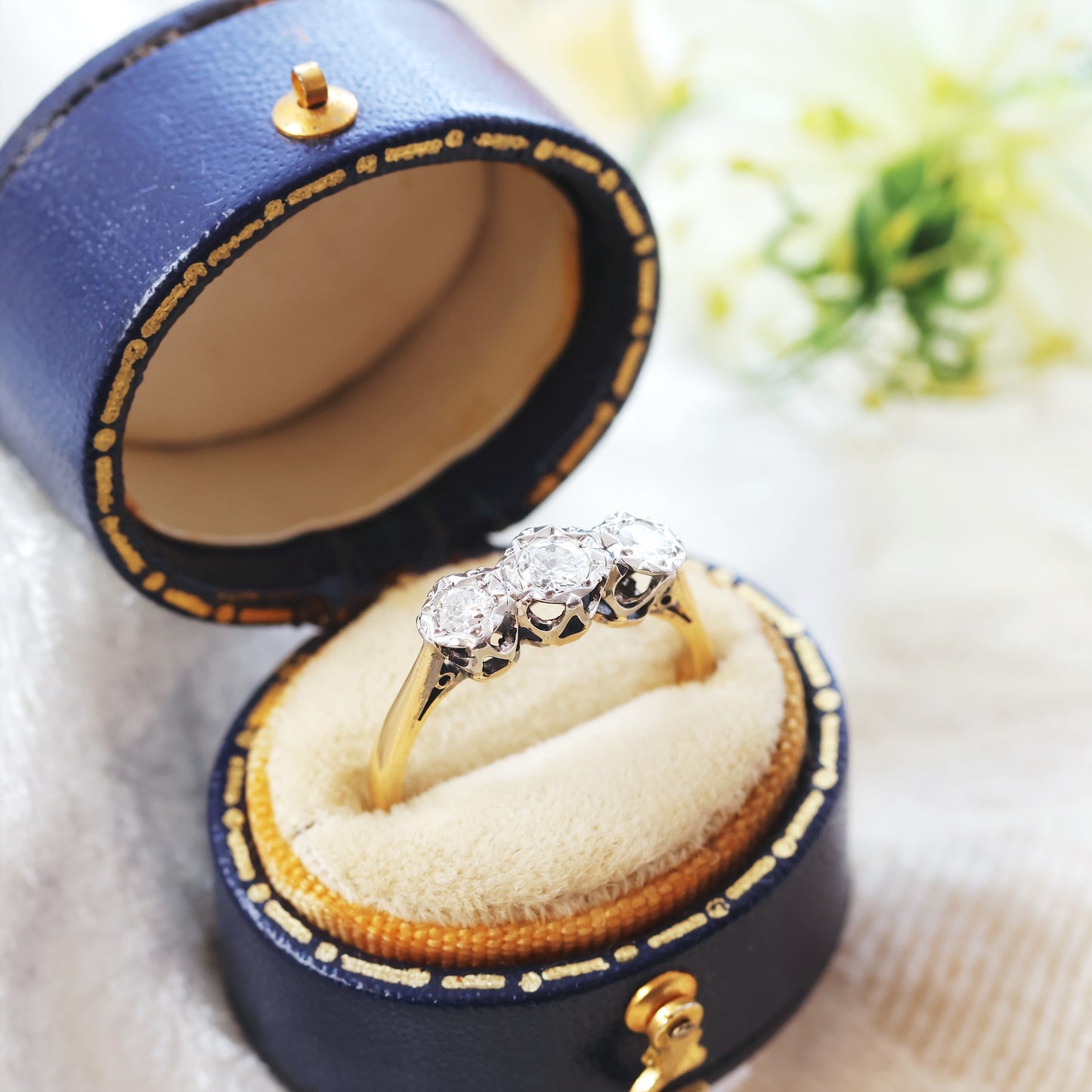 D127-VINTAGE-DIAMOND-ENGAGEMENT-TRILOGY-RING-GOLD-06