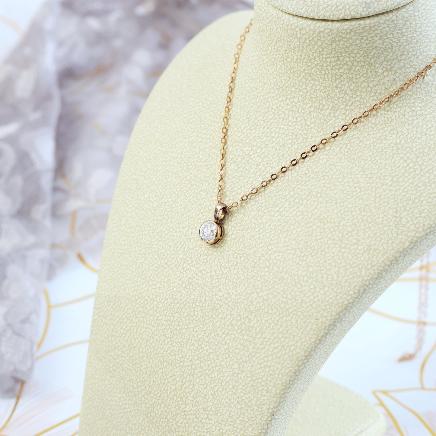 Classic 9ct Gold & Cubic Zirconia Solitaire Pendant Necklace