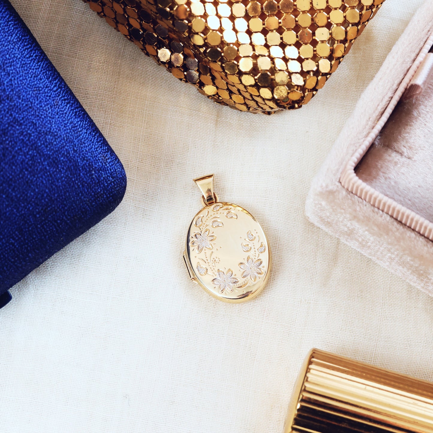 Pretty Floral 9ct Gold Oval Locket