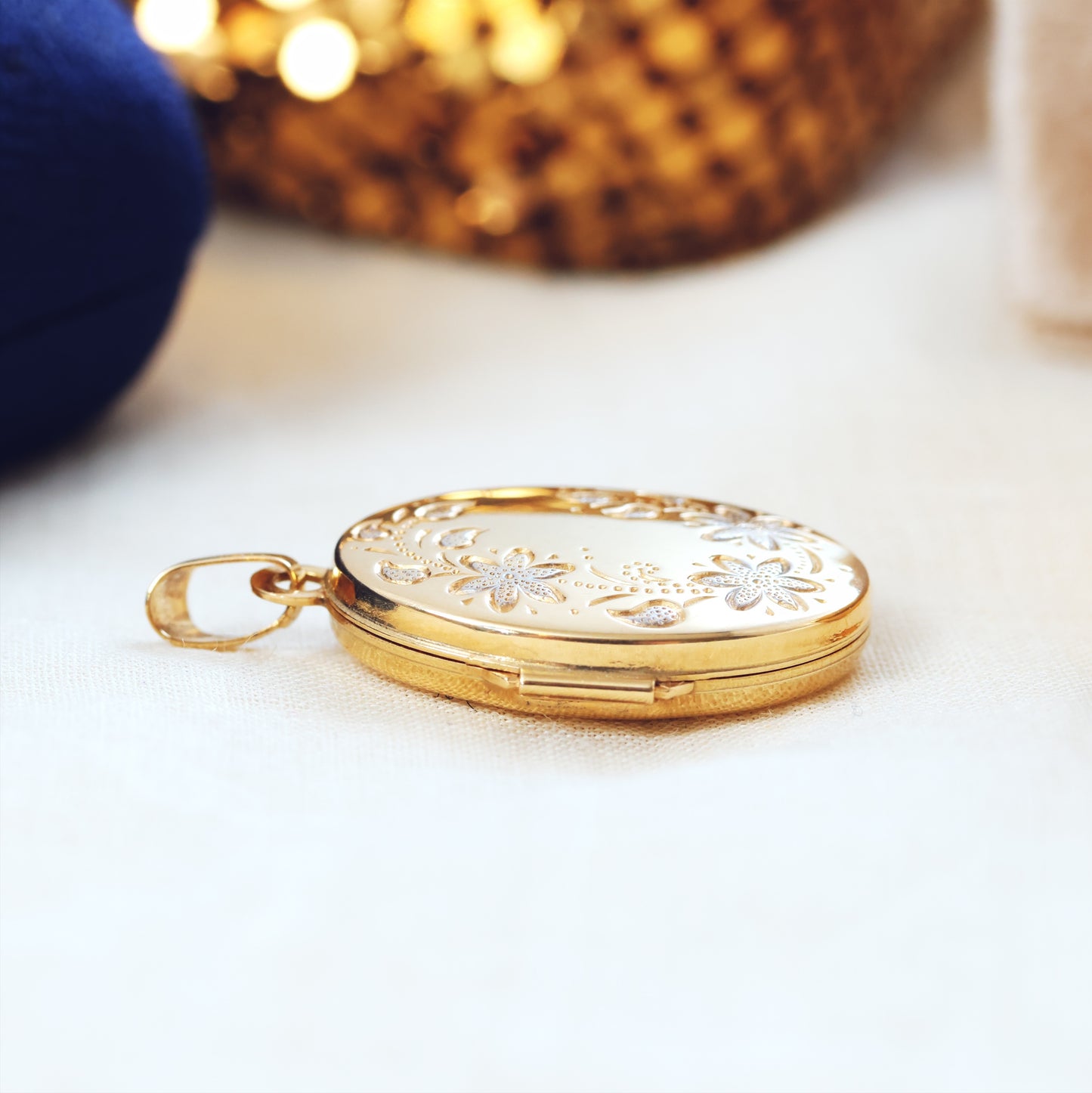 Pretty Floral 9ct Gold Oval Locket