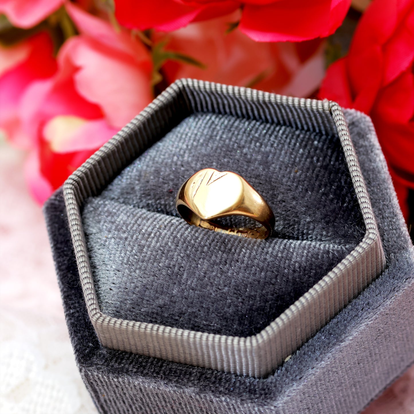 A Cute Vintage 9ct Gold Signet Ring
