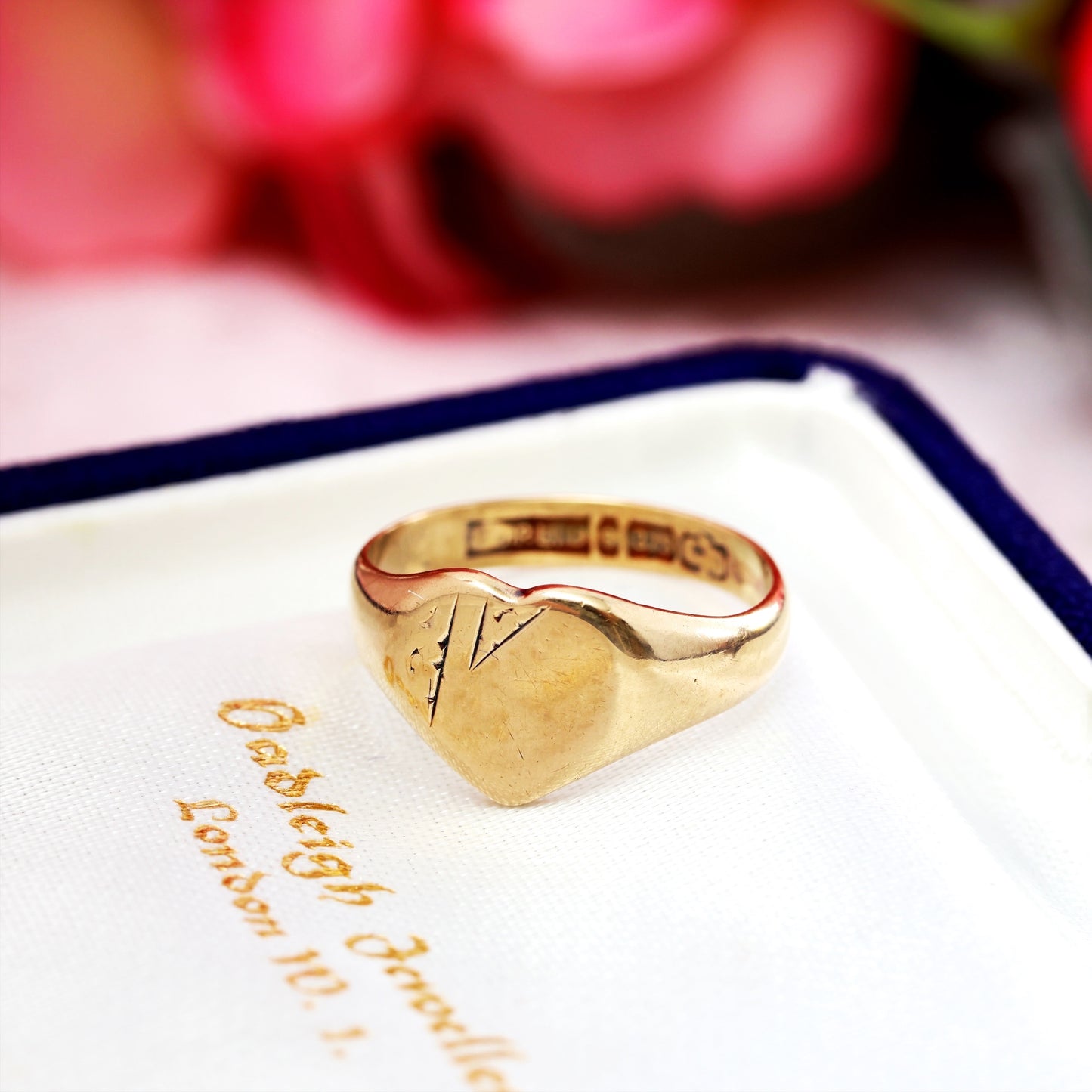 A Cute Vintage 9ct Gold Signet Ring