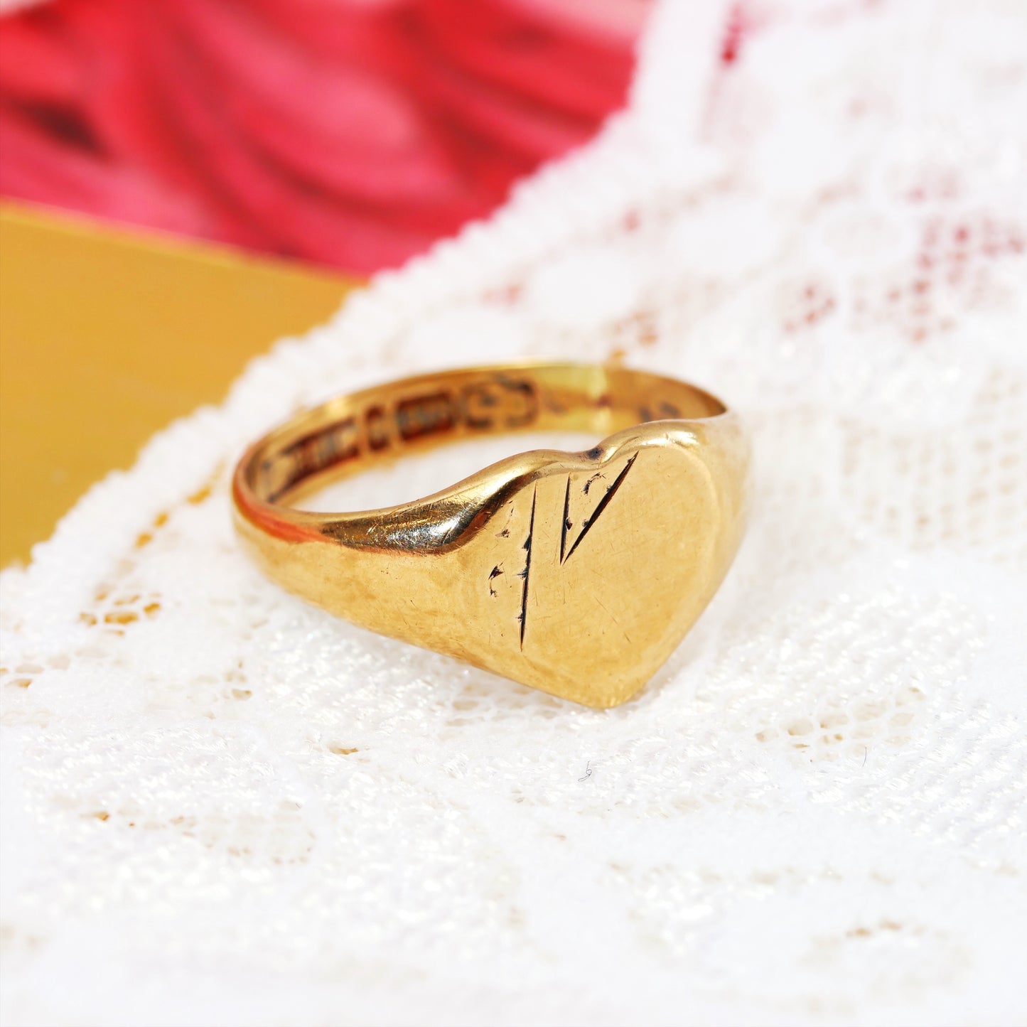 A Cute Vintage 9ct Gold Signet Ring