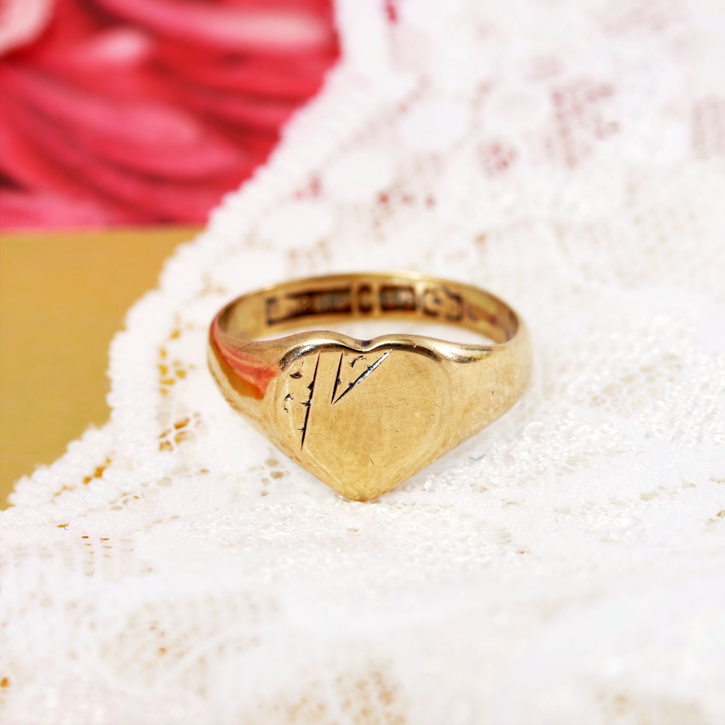 A Cute Vintage 9ct Gold Signet Ring