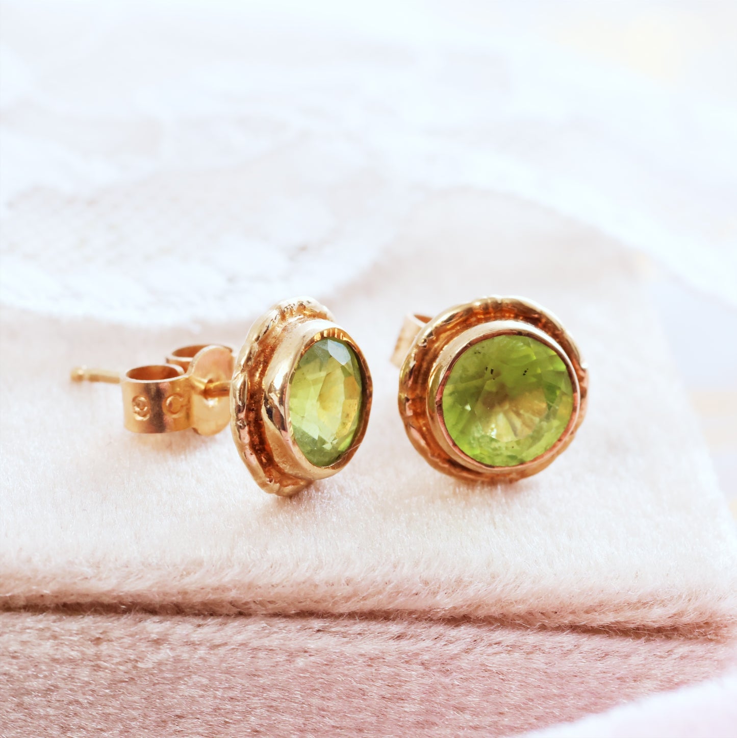 Vintage Zingy Peridot & 9ct Gold Stud Earrings