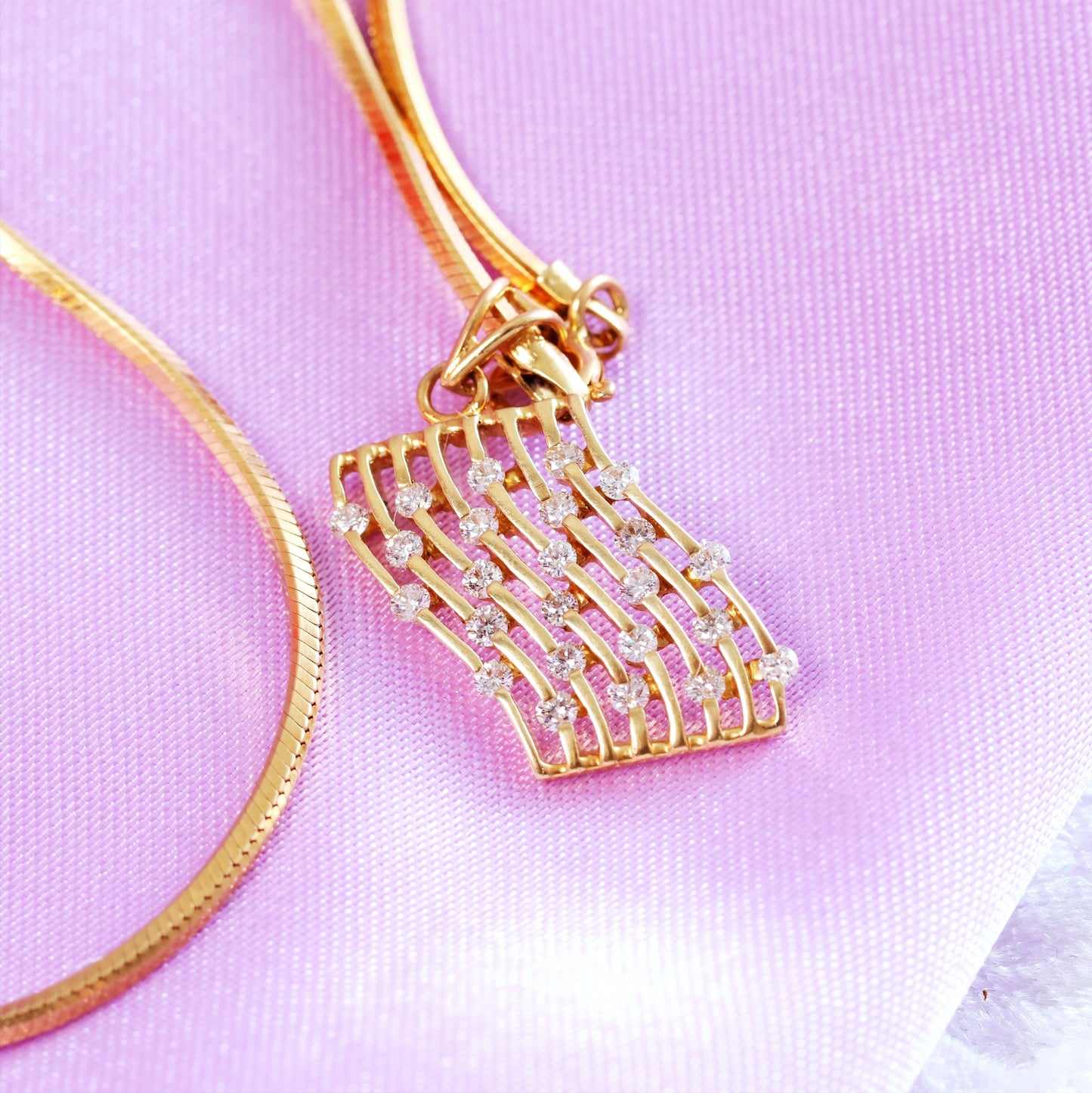 1970's Vintage 18ct Gold Half Carat Diamond Pendant