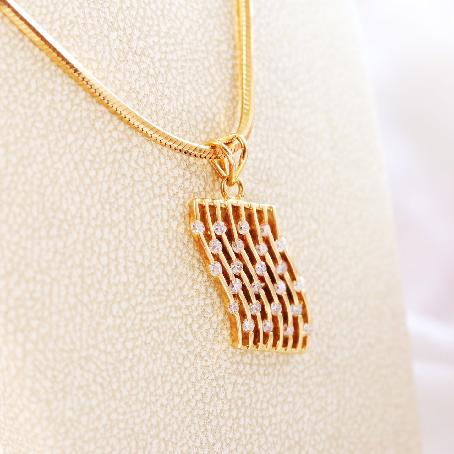 1970's Vintage 18ct Gold Half Carat Diamond Pendant