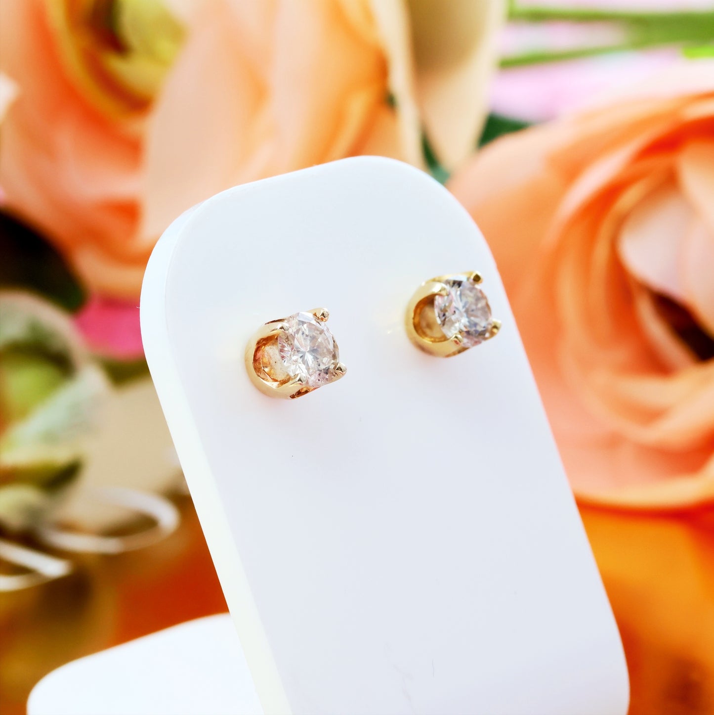 Sophisticated One Carat Diamond Stud Earrings