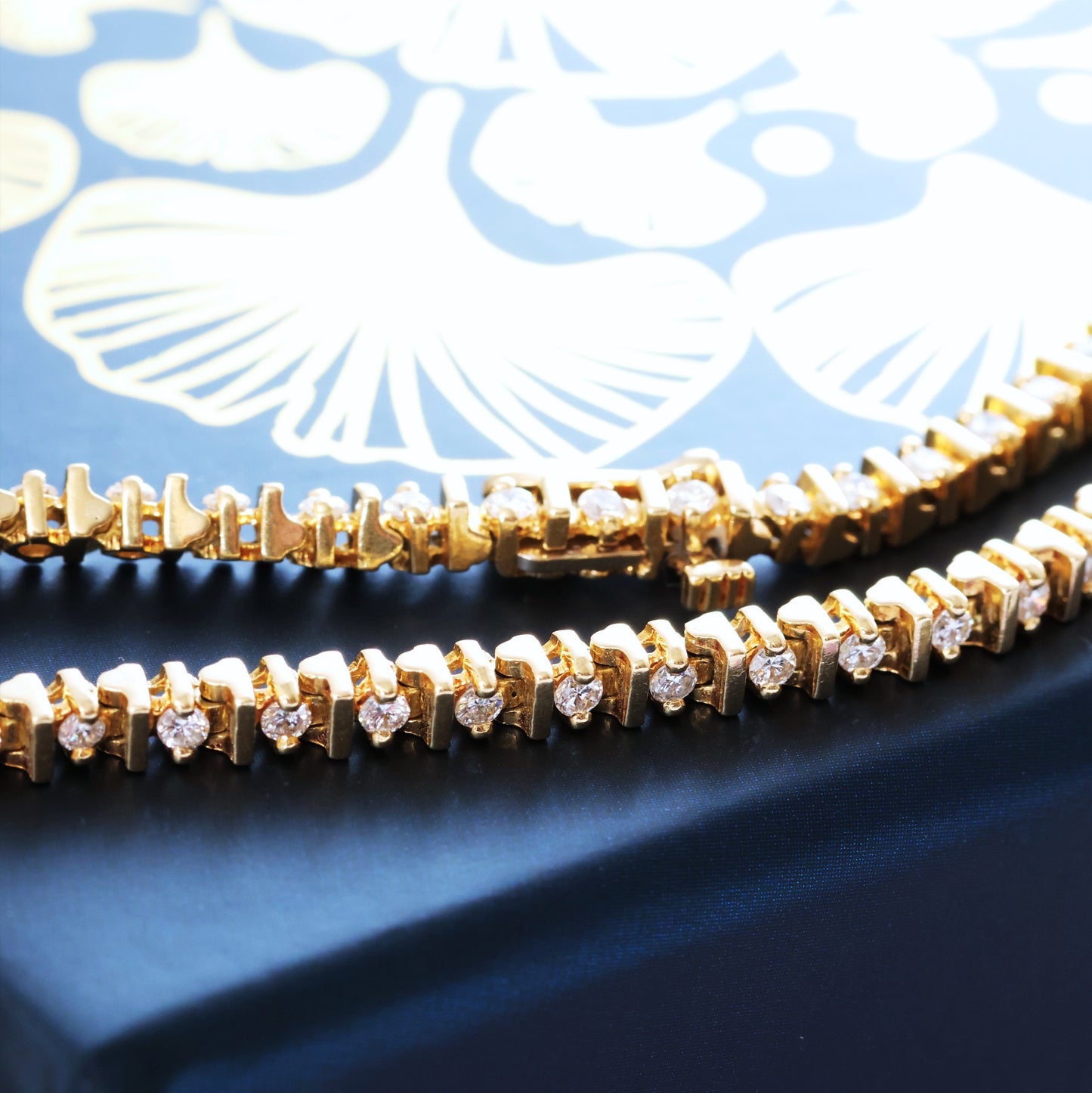 Vintage Chic 18ct Gold & Diamond Line Bracelet
