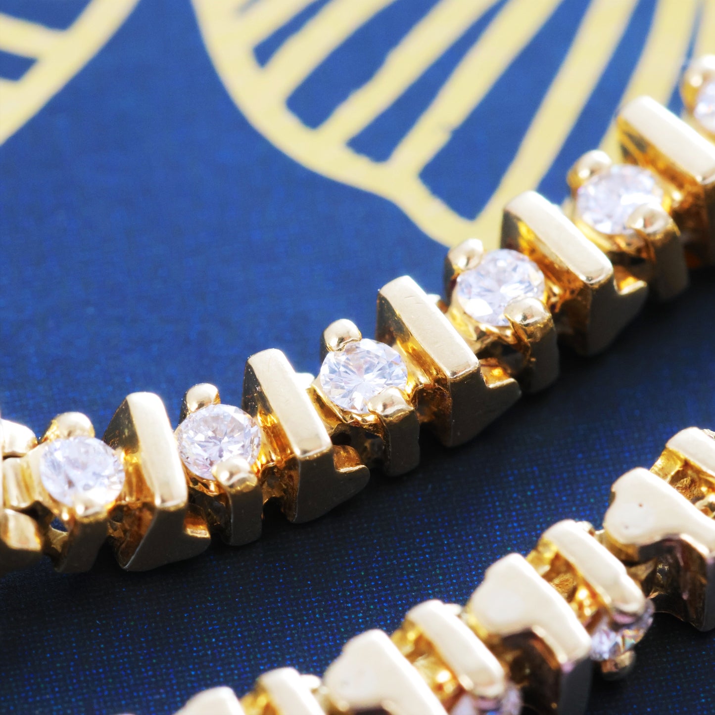 Vintage Chic 18ct Gold & Diamond Line Bracelet