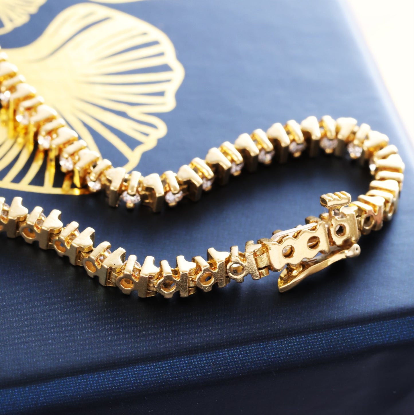 Vintage Chic 18ct Gold & Diamond Line Bracelet