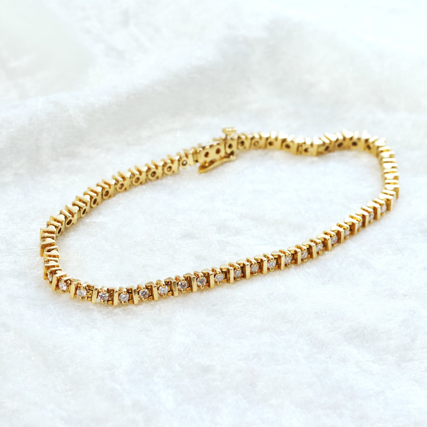 Vintage Chic 18ct Gold & Diamond Line Bracelet