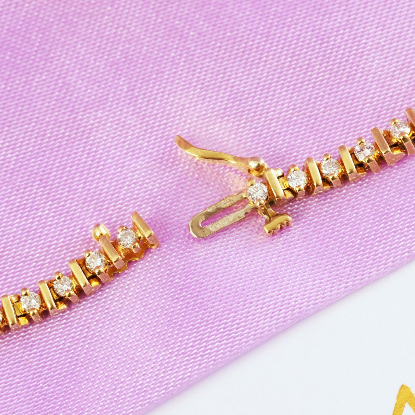 Vintage Chic 18ct Gold & Diamond Line Bracelet