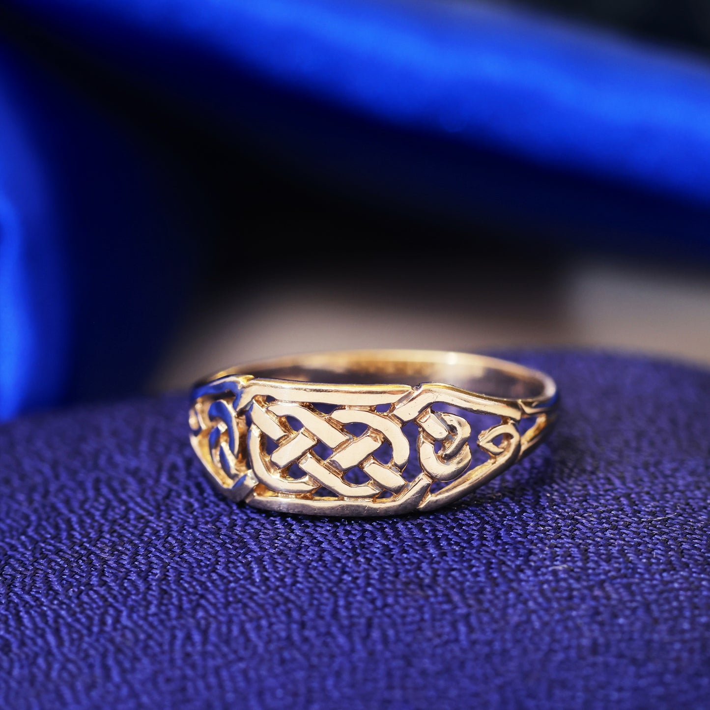 Vintage 9ct Gold Celtic Knot Ring