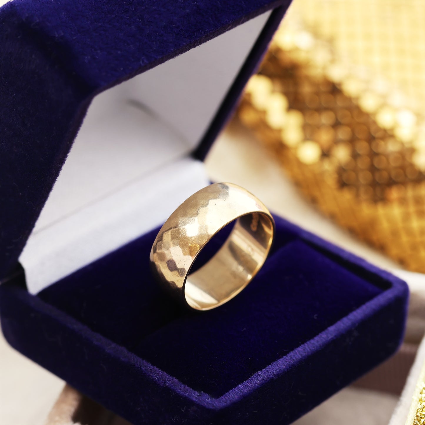 D152-VINTAGE-YELLOW-GOLD-WEDDING-BAND-RING-FACETED-01_1