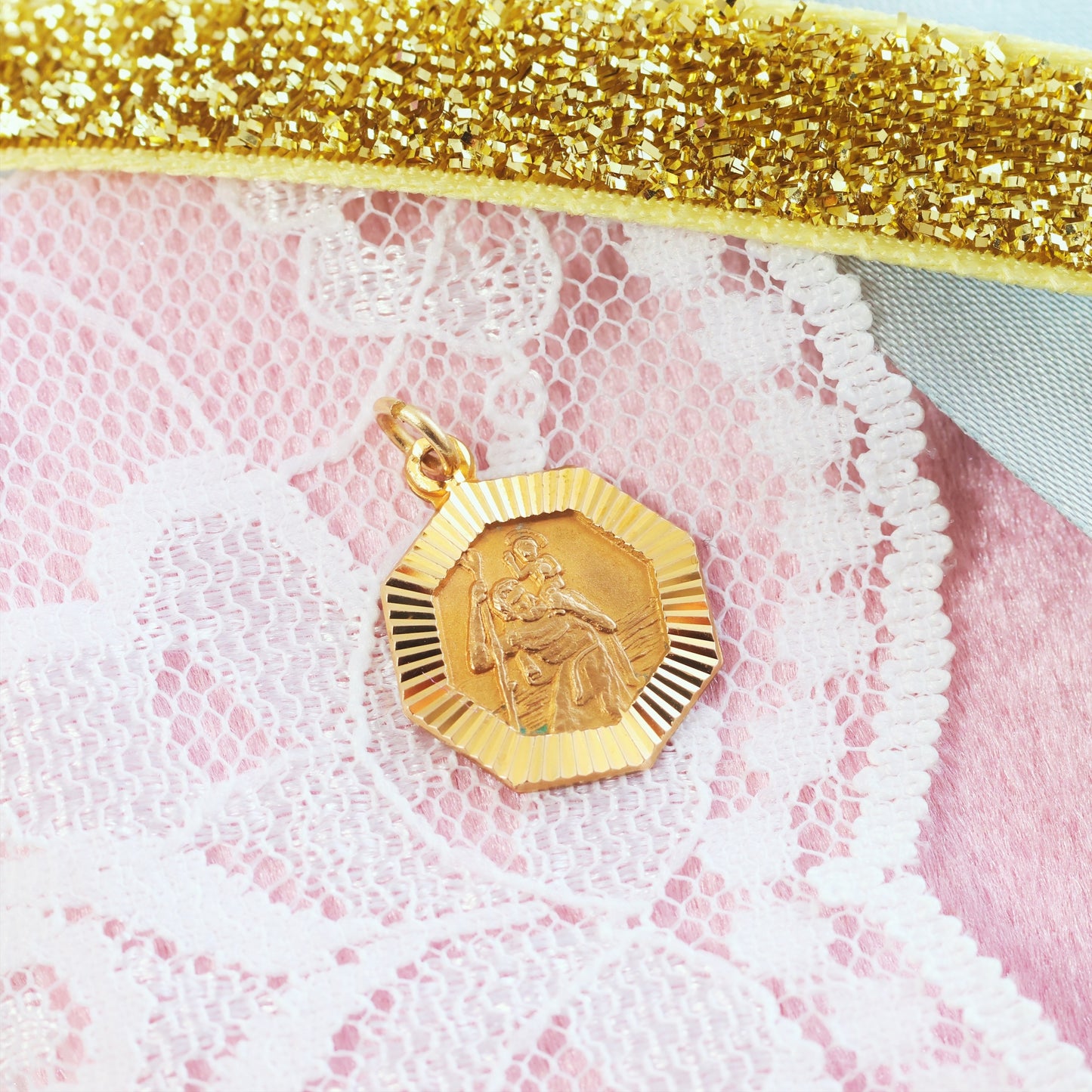 D161-VINTAGE-YELLOW-GOLD-ST-CHRISTOPHER-SAINT-FACETED-PENDENT-NECKLACE_