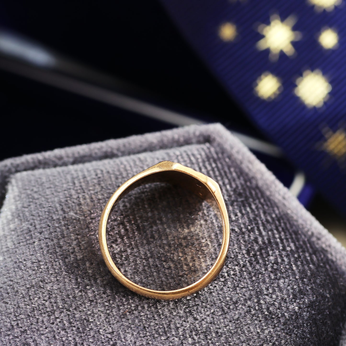 Date 1994 Diamond Sunray Signet Ring