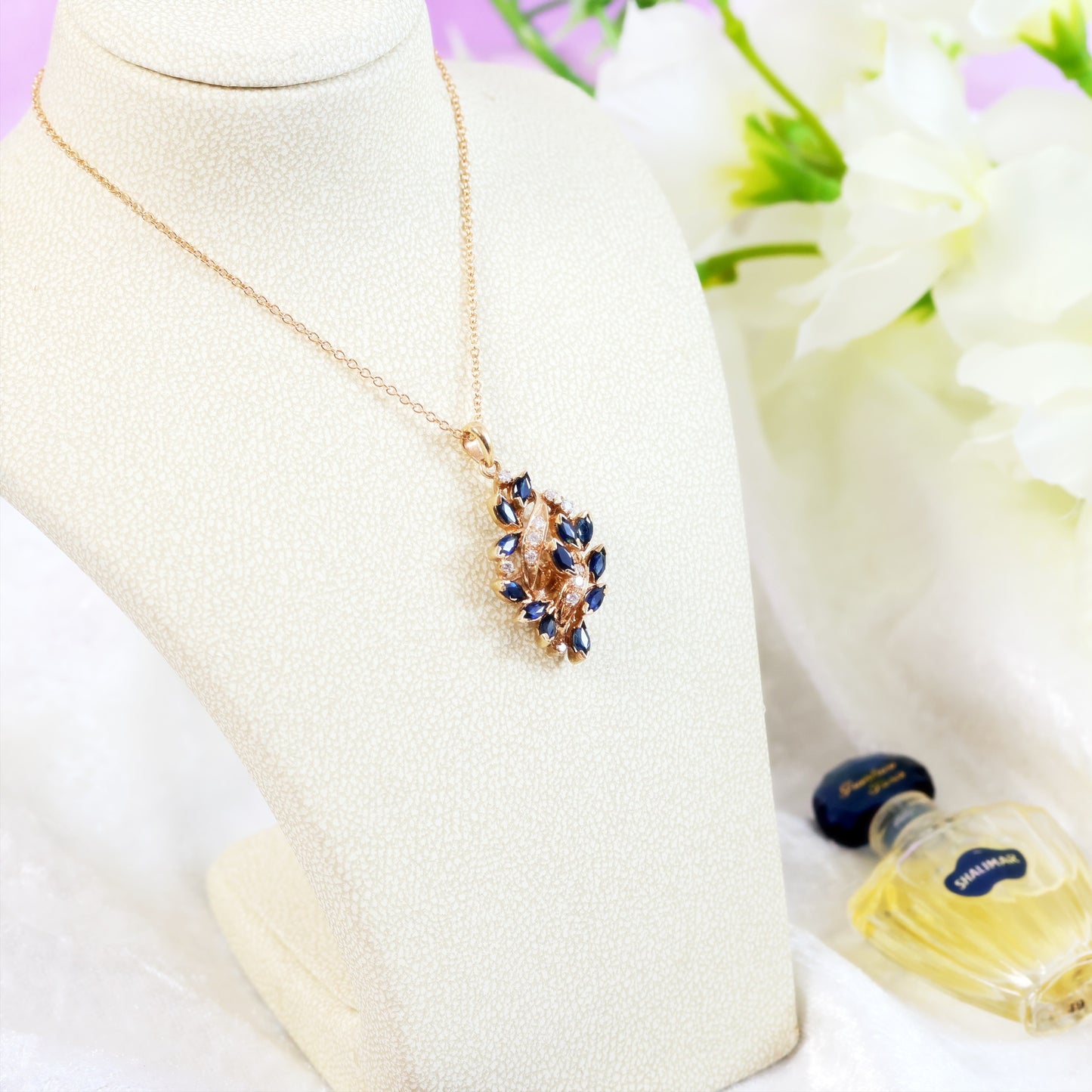 D173-SAPPHIRE-DIAMOND-LEAF-PENDENT-GOLD-CHAIN-ASMMENTRY