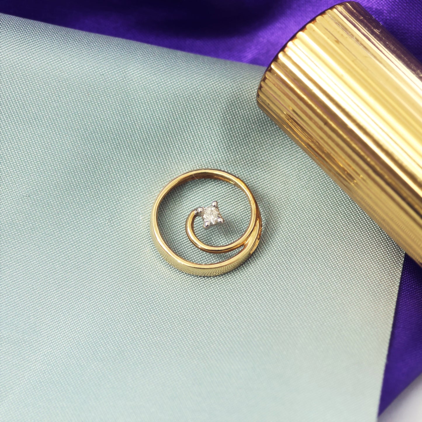 D174-VINTAGE-DIAMOND-YELLOW-GOLD-SPIRAL-NECKLACE-PENDENT-CHAIN