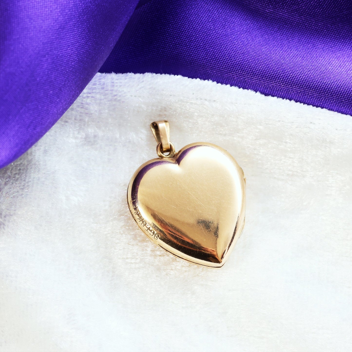 D177-VINTAGE-EMBOSSED-HEART-SHAPED-9CT-YELLOW-GOLD-LOCKET-PENDENT-BACK-AND-FRONT