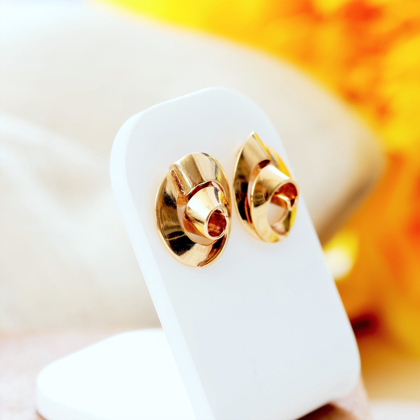 Vintage Date 1972 9ct Swirl Earrings