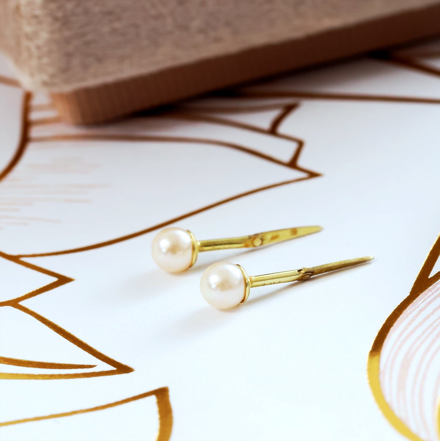 Vintage Date 1986 Cultured Pearl Stud Earrings