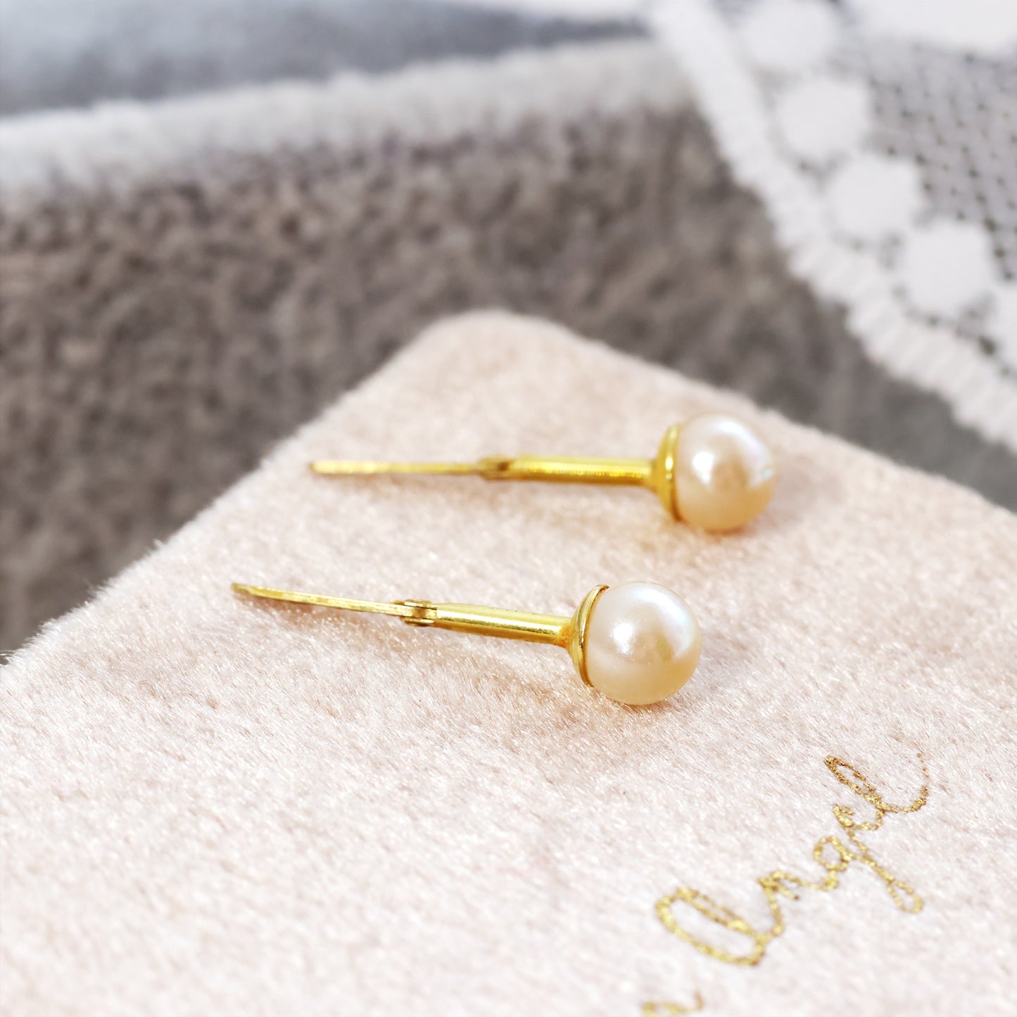 Vintage Date 1986 Cultured Pearl Stud Earrings