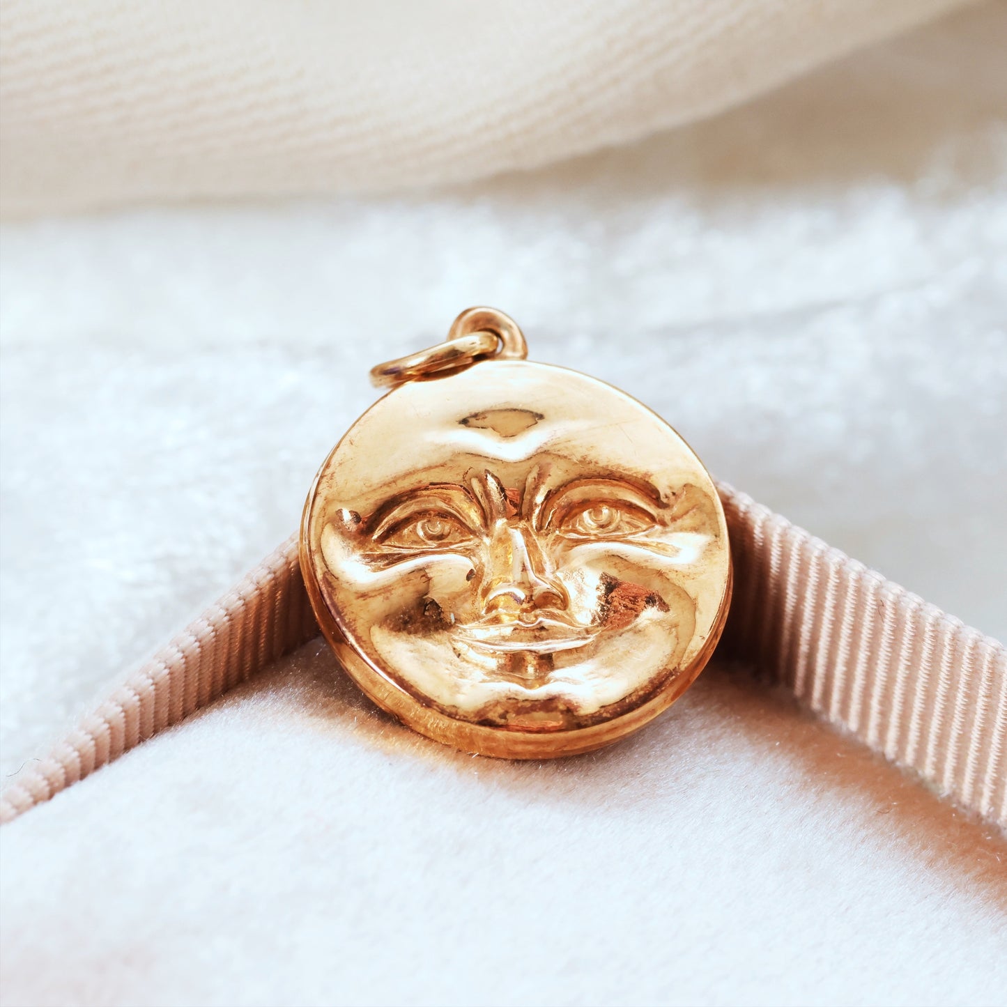 Vintage 1970's 9ct Gold Moon Face Pendant