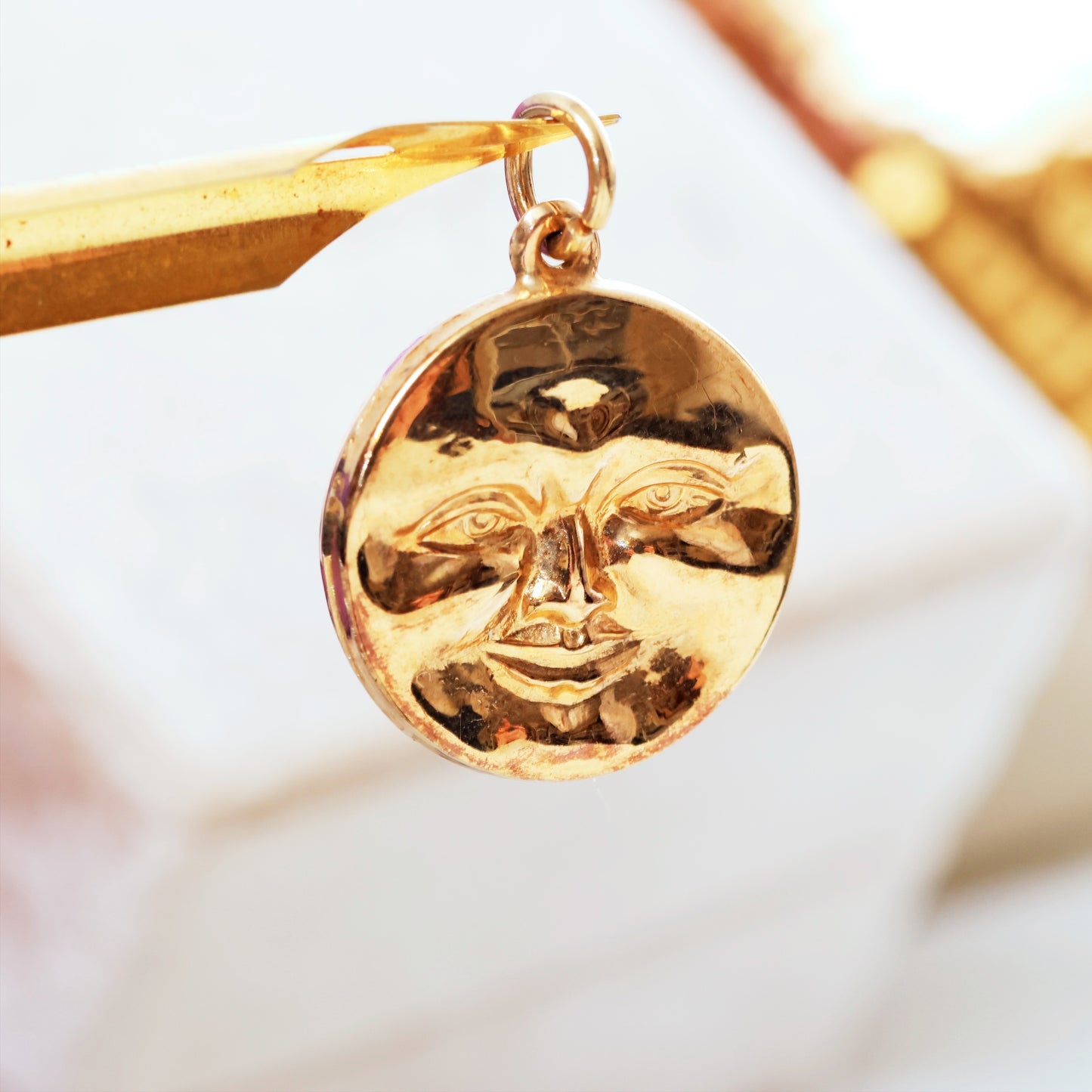 D185-YELLOW-GOLD-VINTAGE-MOON-FACE-PENDENT-NECKLACE-HAPPY-SAD-0