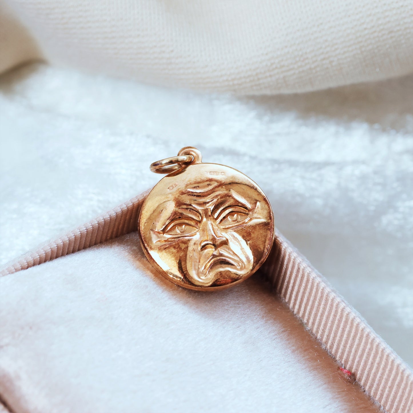 Vintage 1970's 9ct Gold Moon Face Pendant