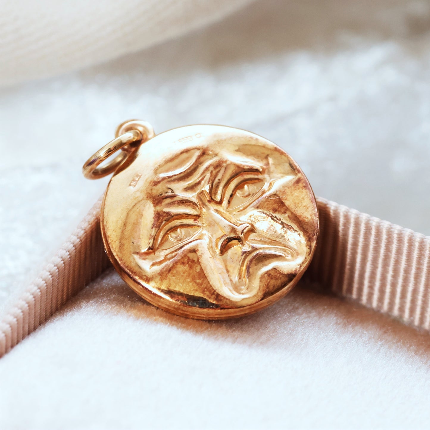 D185-YELLOW-GOLD-VINTAGE-MOON-FACE-PENDENT-NECKLACE-HAPPY-SAD-01_7