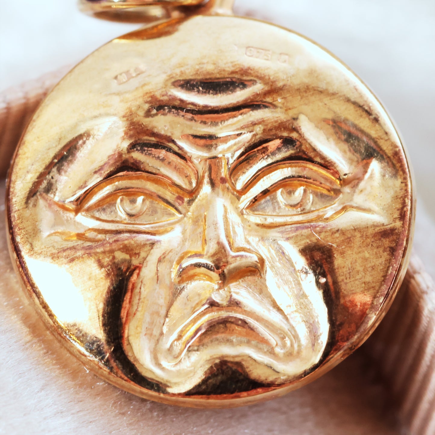 Vintage 1970's 9ct Gold Moon Face Pendant