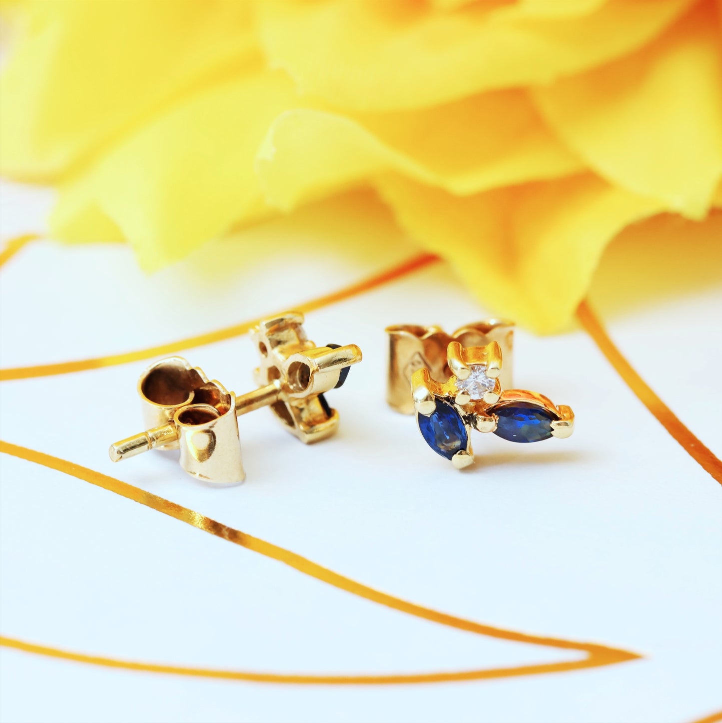 D194-DIAMOND-SAPPHIRE-ASYMMETRIC-STUD-GOLD-EARRINGS-01_5
