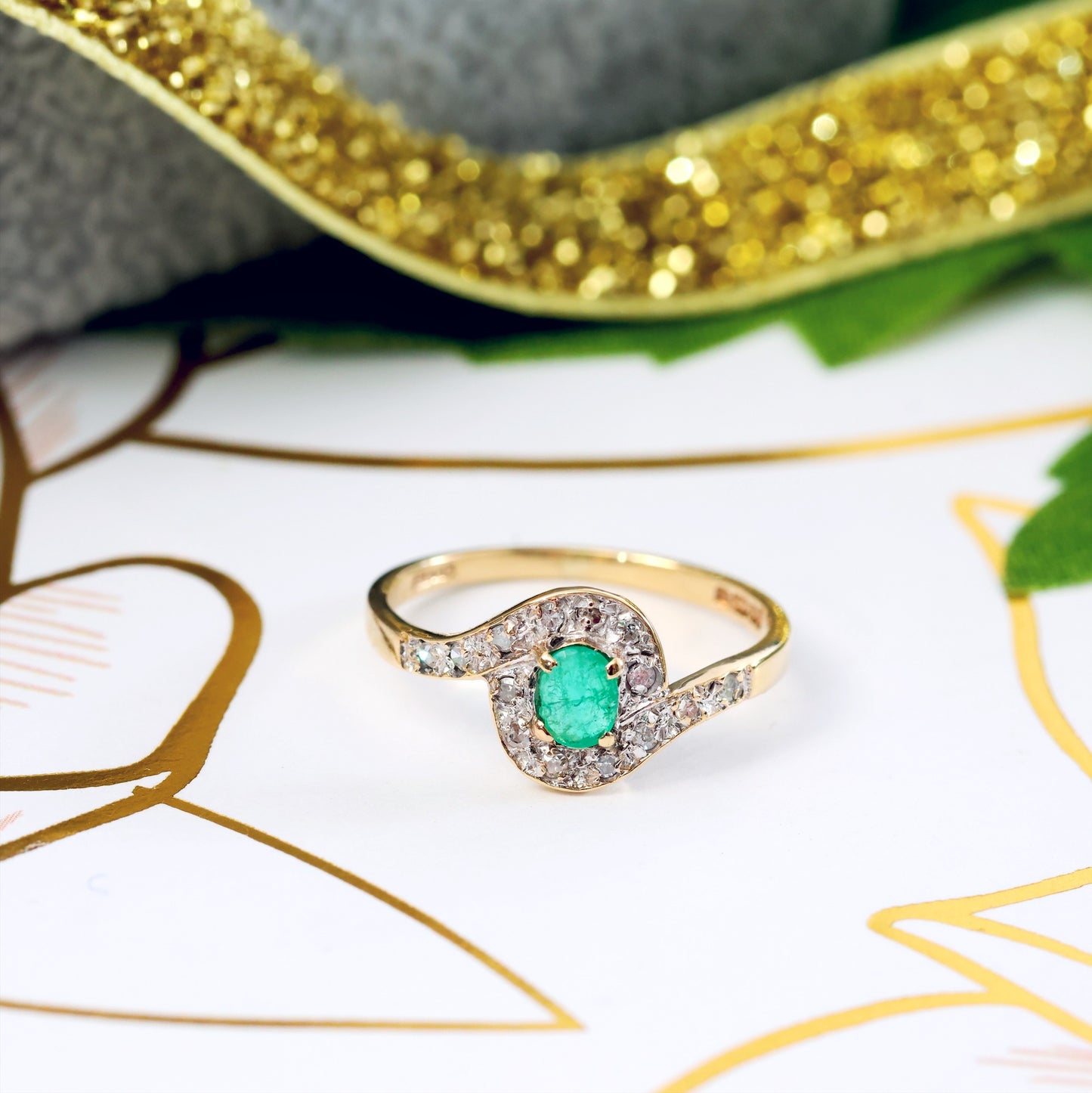 D196-VINTAGE-EMERALD-DIAMOND-GALAXY-SWIRL-9CT-YELLOW-GOLD-ENGAGEMENT-RING-01