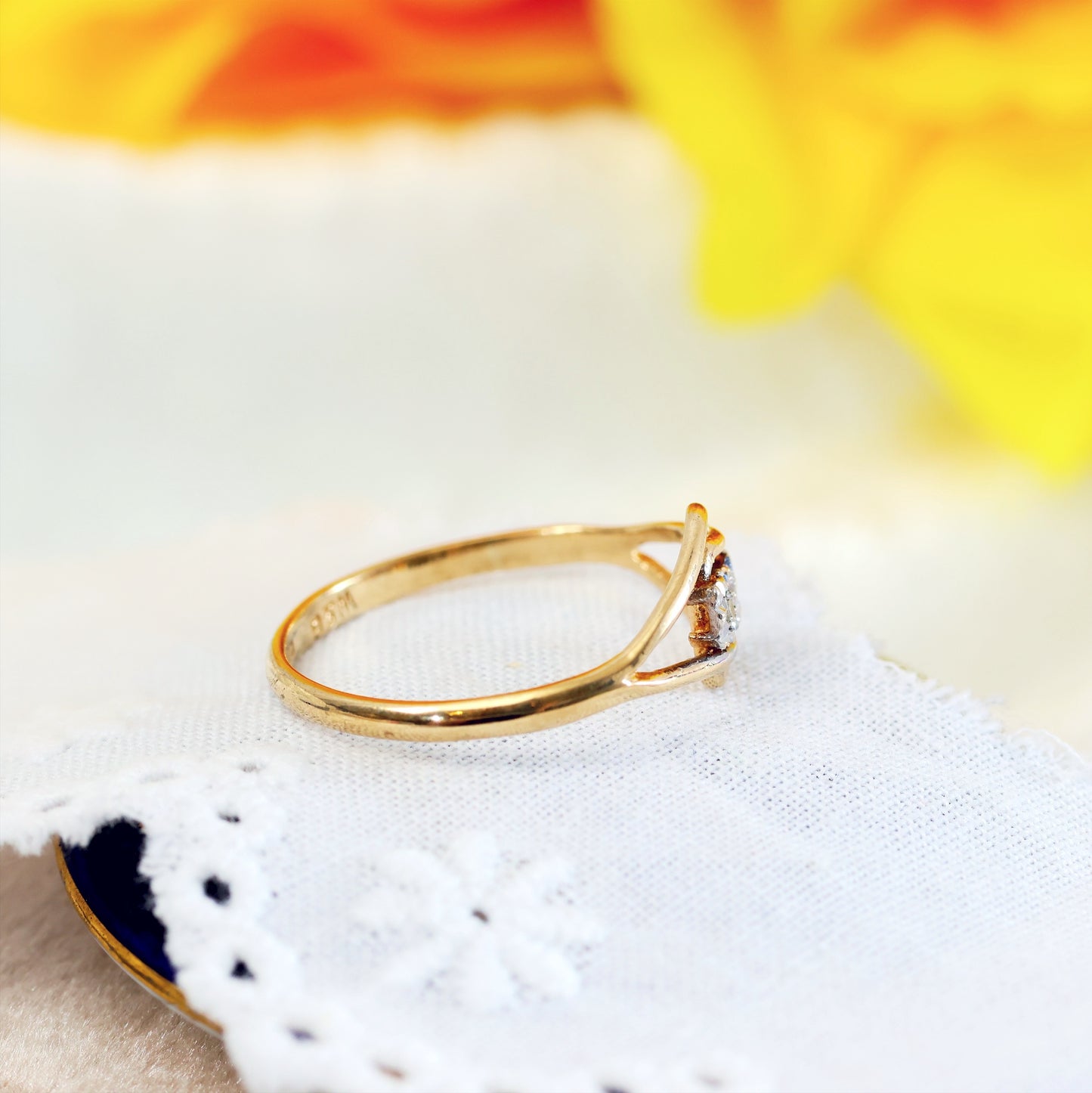 D203-VINTAGE-DIAMOND-9CT-GOLD-YELLOW-ENGAGEMENT-MODERNIST-DRESS-STAR-RING-01_1