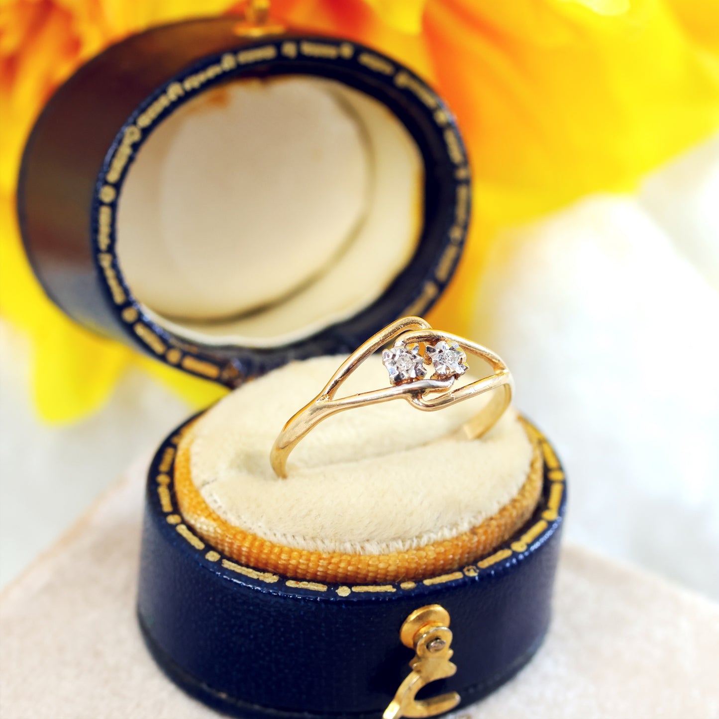 D203-VINTAGE-DIAMOND-9CT-GOLD-YELLOW-ENGAGEMENT-MODERNIST-DRESS-STAR-RING-01_1