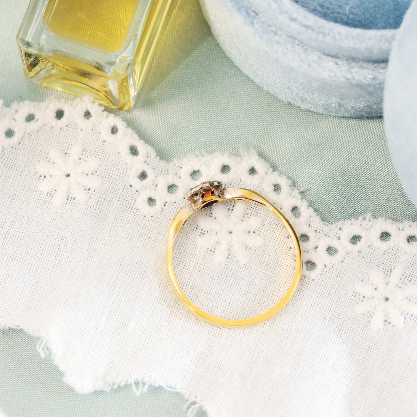 Cute Vintage Diamond Daisy Cluster Engagement Ring