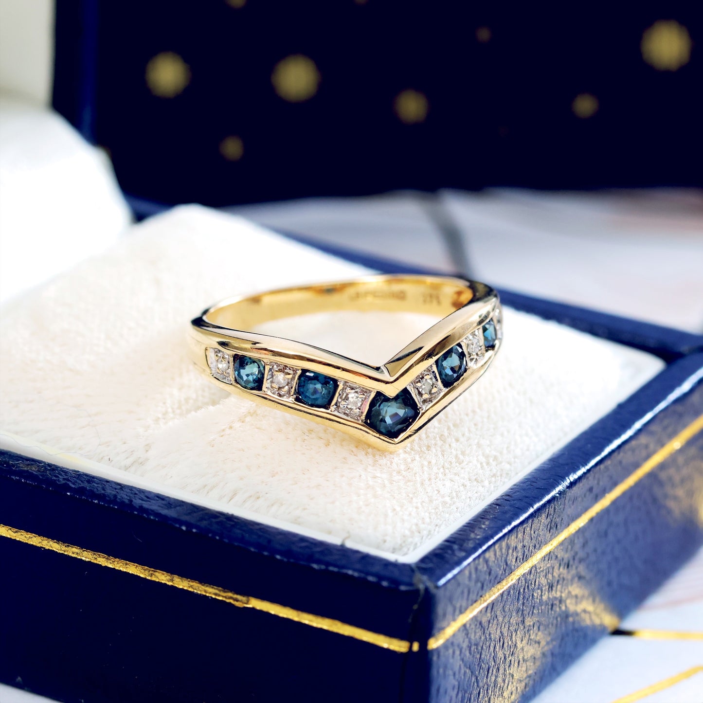D208-VINTAGE-DIAMOND-BLUE-SAPPHIRE-YELLOW-GOLD-WISHBONE-WEDDING-RING