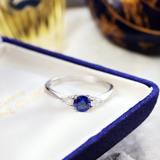 D102-VINTAGE-DIAMOND-TRILOGY-SAPPHIRE-RING-WHITE-GOLD-05