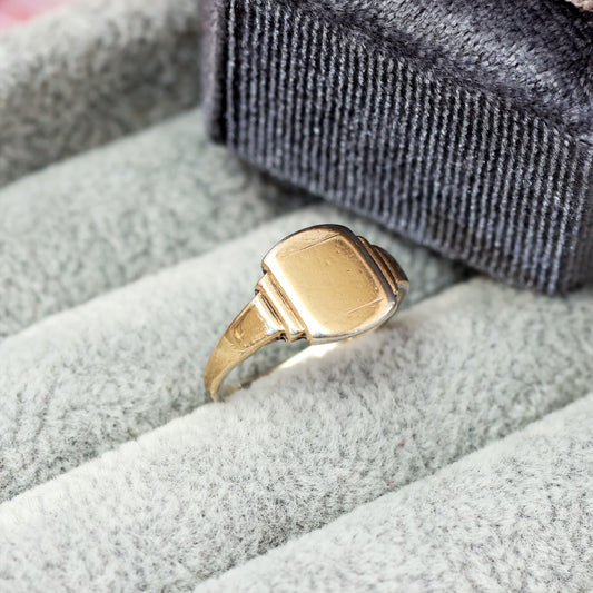 A Vintage Signet Ring in Silver Gilded with 9ct Gold
