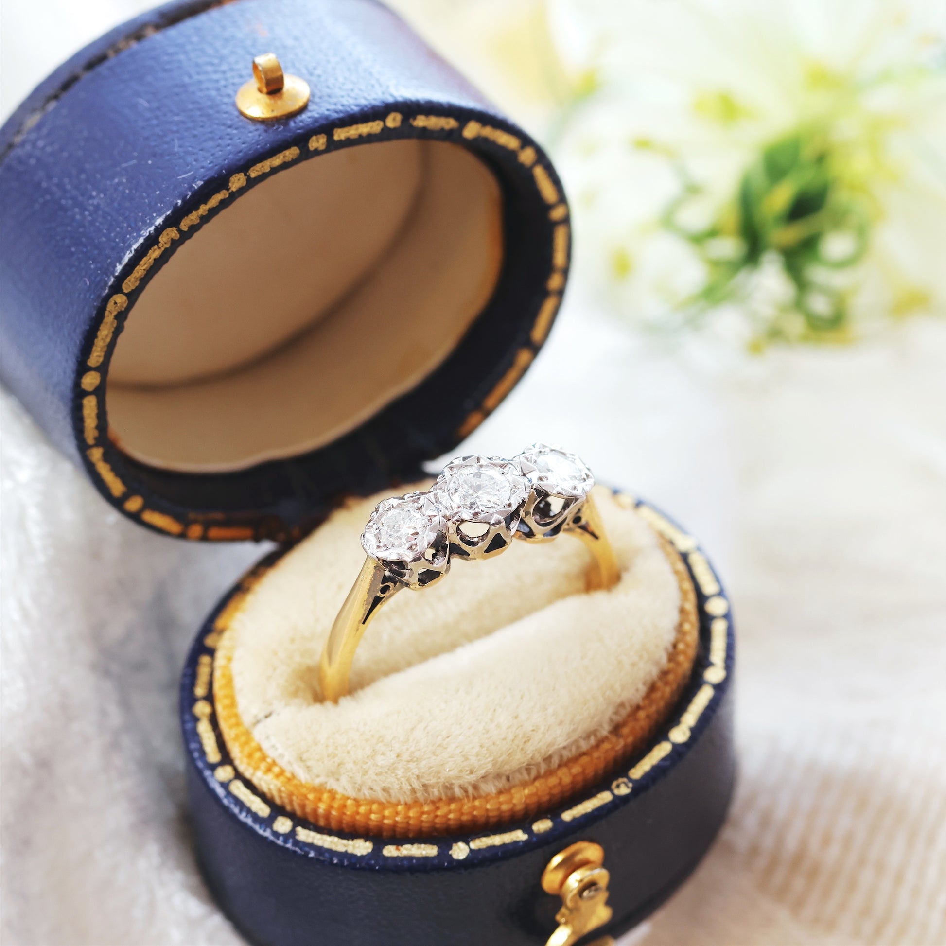 D127-VINTAGE-DIAMOND-ENGAGEMENT-TRILOGY-RING-GOLD-06