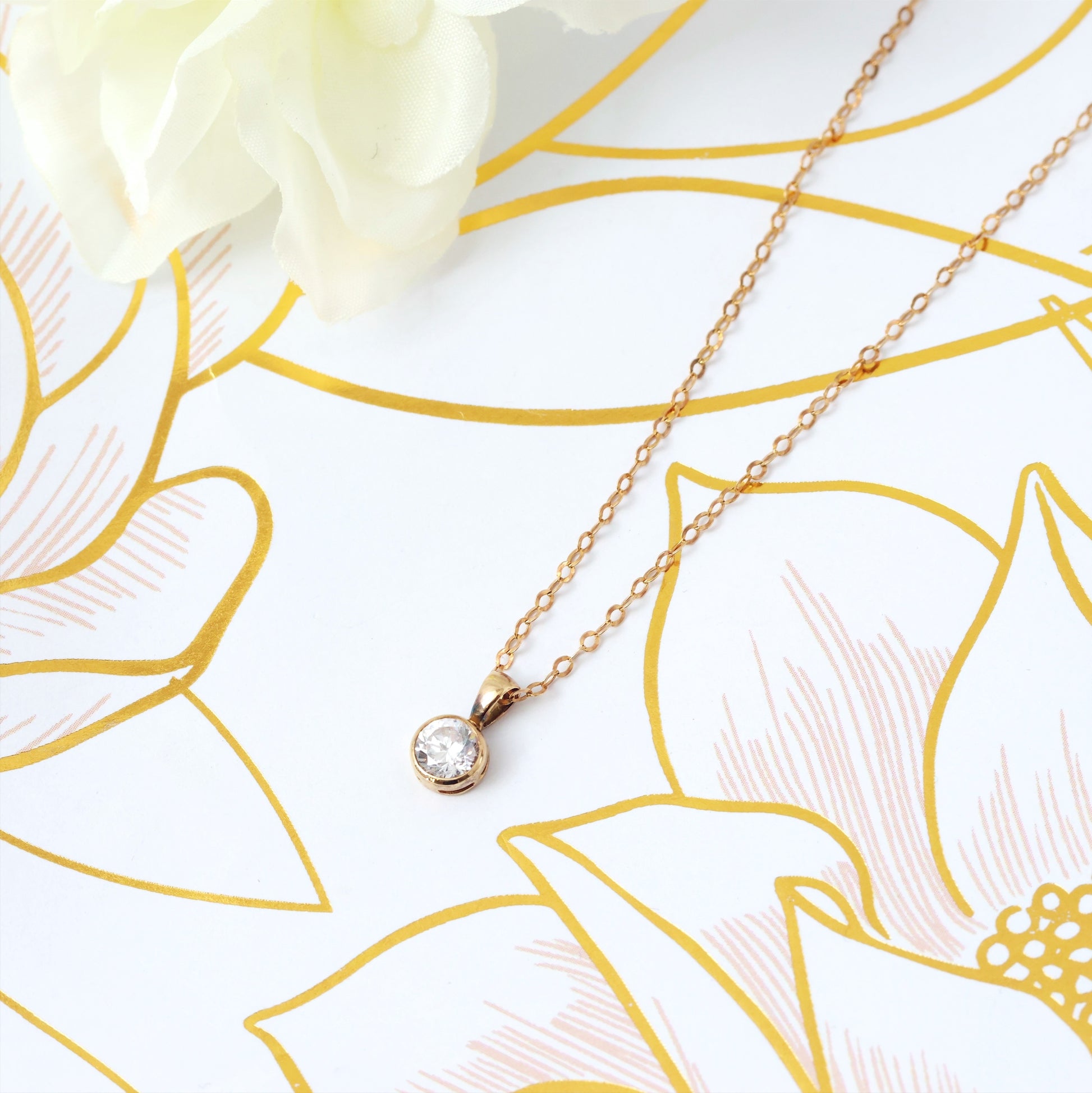 D135-VINTAGE-9CT-YELLOW-GOLD-SOLITAIRE-PENDENT-NECKLACE-CUBIC-ZIRCONIA-CZ-01_1