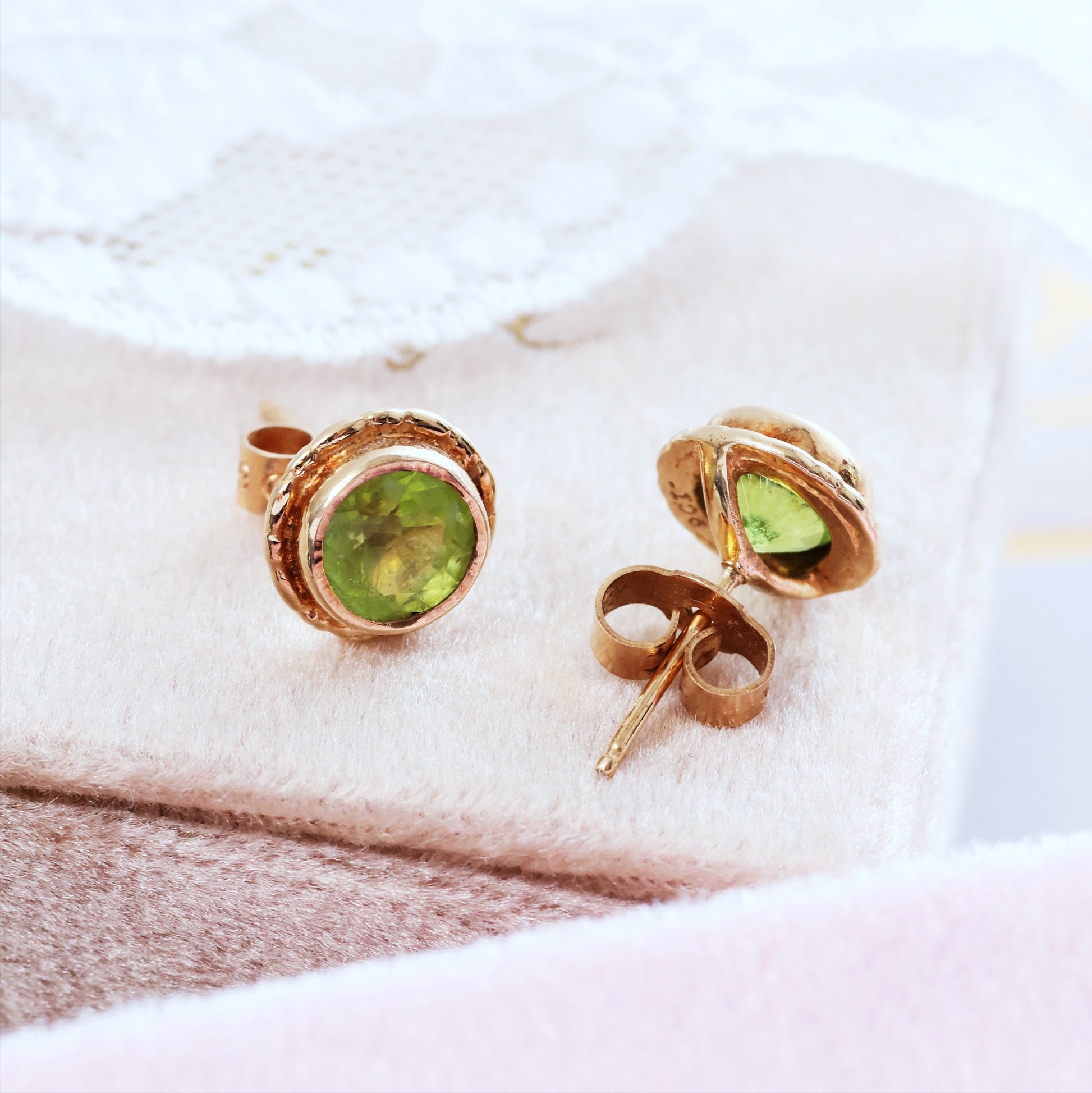 D139-GOLD-GREEN-PERIDOT-STUD-EARRINGS-VINTAGE-DESIGNER-STUDS