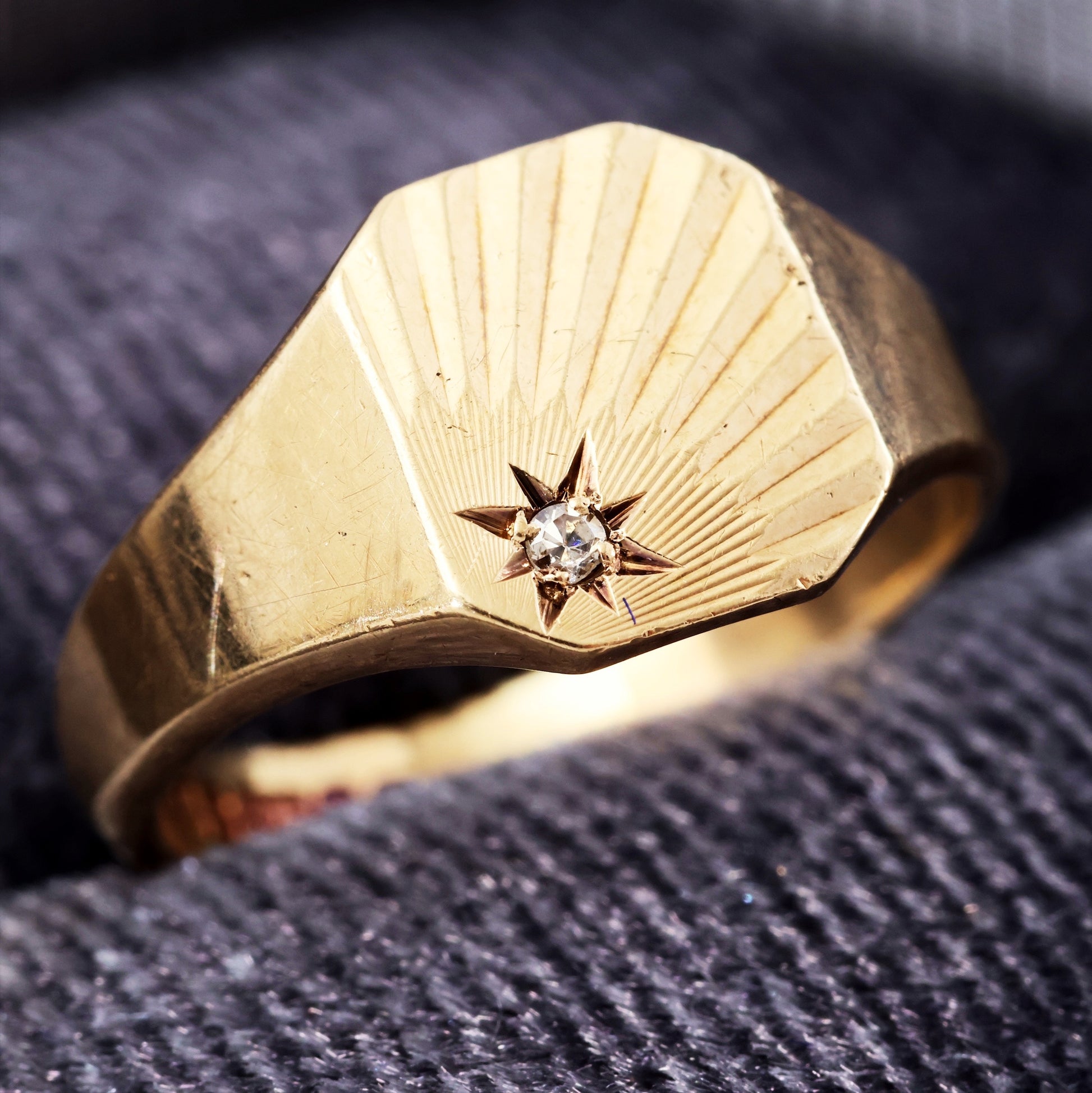 D171-VINTAGE-DIAMOND-SUNRAY-SIGNET-PINKY-GOLD-RING-10